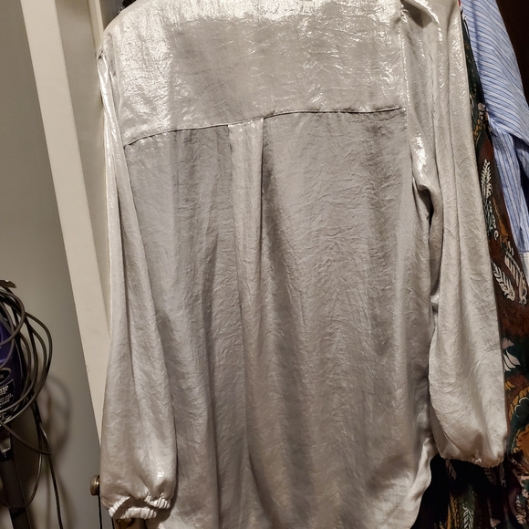 Womans blouse - Picture 2 of 4